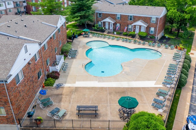 SWIMMING POOL - Marlborough Trails Apartments