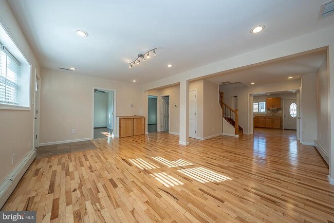 Building Photo - 6950 Fowler St
