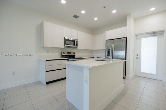 Photo - 8001 NW 41st St Unidad F-312