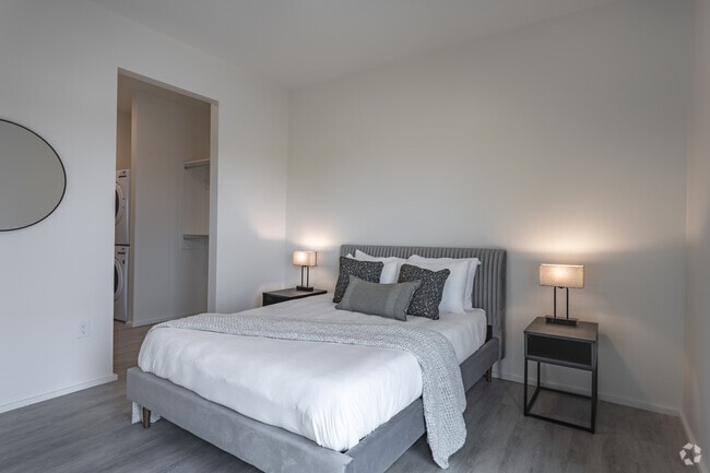 1BD, 1BA - 728SF