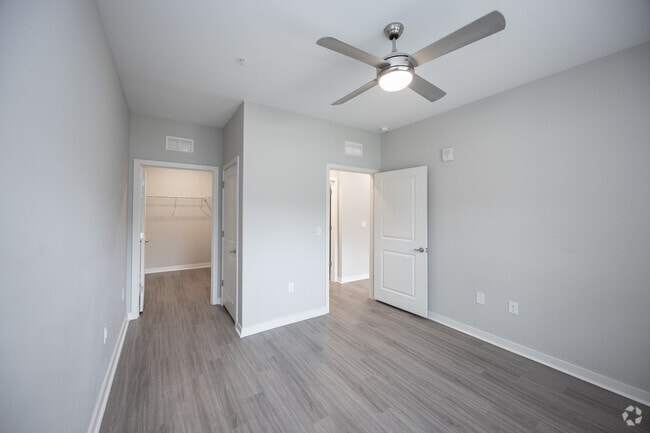 2BR, 2BA - 964SF - Bedroom