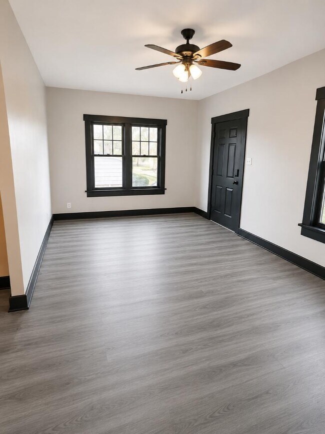 211 W 10th Ave