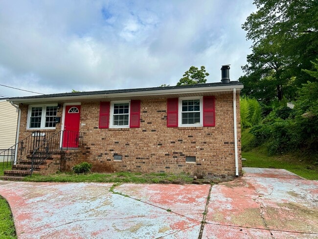 Charming 3 bedroom home near Virginia Stat... - Charming 3 bedroom home near Virginia Stat...