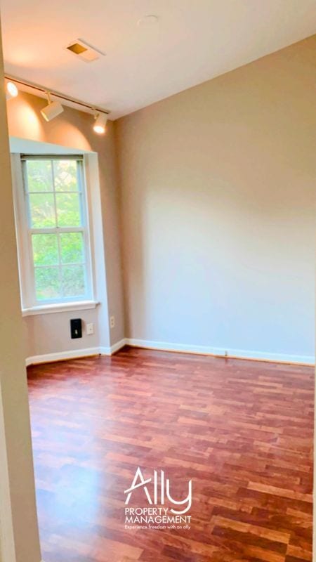 Photo - 2935 Lamkin Way