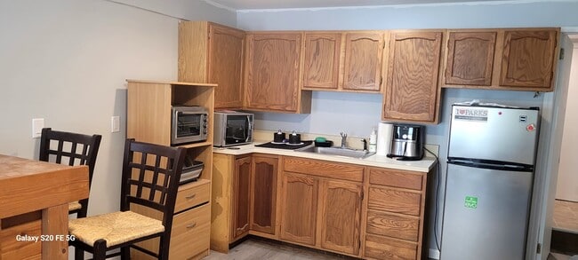 Building Photo - 451 Perry Hill Rd Unit Basement Efficiency Rental
