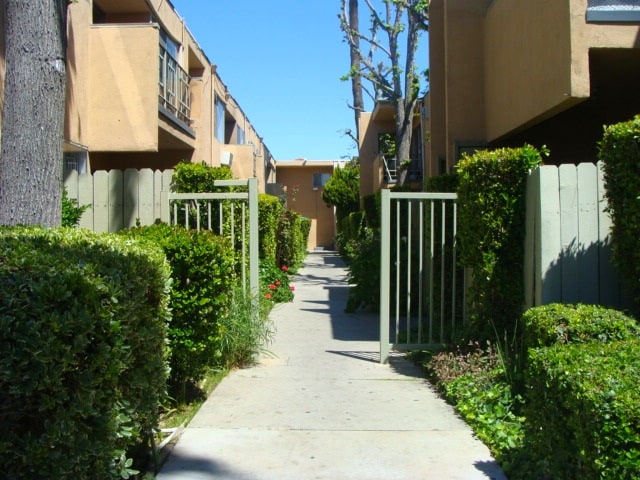 Photo - 20951 Roscoe Blvd