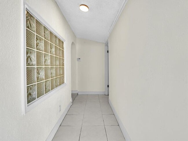Photo - 6661 Meade St