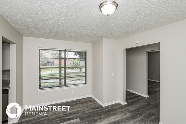 Photo - 1711 Barker St NE