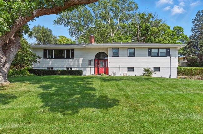 Spacious 4-Bedroom Home for Rent in Desira... - Spacious 4-Bedroom Home for Rent in Desira...
