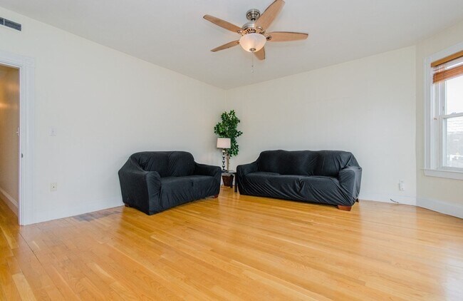 Photo - 126 Minden St Unit 3