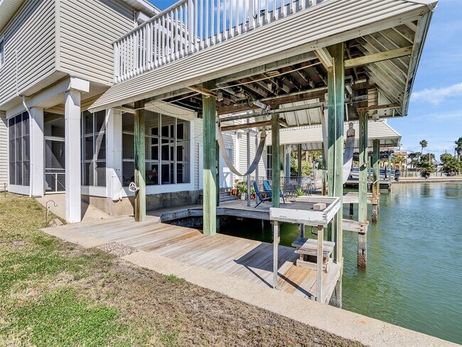Photo - 16627 Bayfront Dr