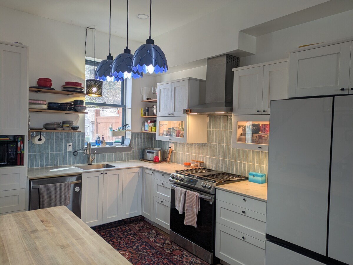 Photo - 1200 MacKay Pl