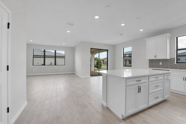 Photo - 845 SE Courances Dr
