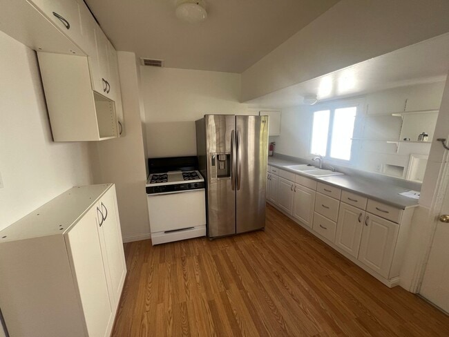 Photo - Charming 2 bed 1 bath cottage home with ga...