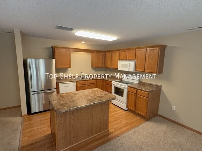 Photo - 355 NE Olivewood