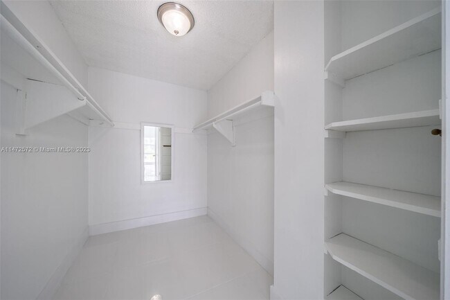 Photo - 9800 W Bay Harbor Dr Unidad 308