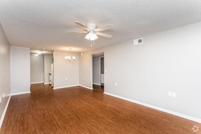 2BR, 2BA - 1,021 SF Renovated