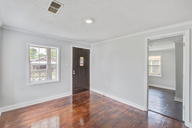 Photo - Modern Prime Location Near Park Circle