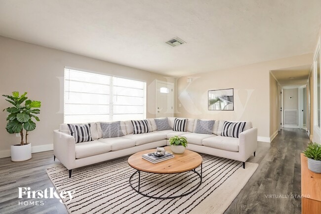 Photo - 63 Rotonda Cir
