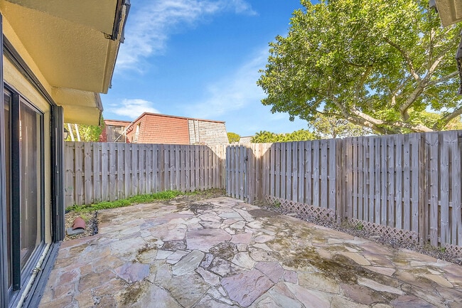 Photo - 128 Lake Arbor Dr