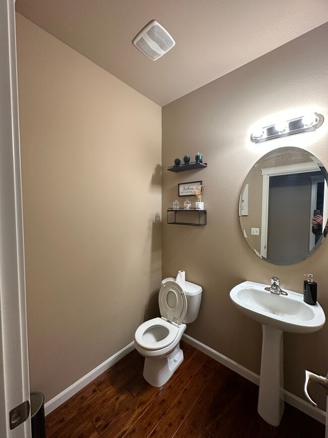 Photo - 1435 Farina Lp SE