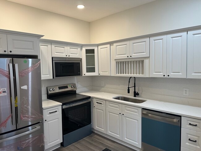 Building Photo - 81 Warren St Unit 1