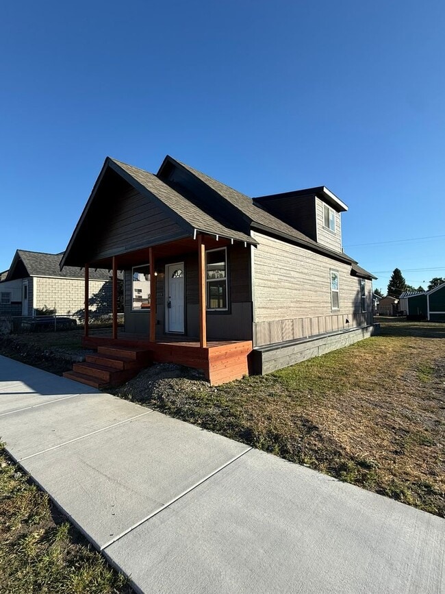 Photo - 104 N K St