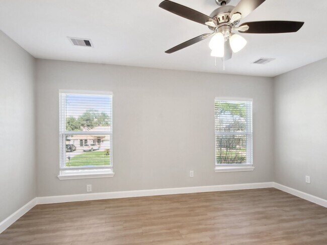 Photo - 1127 Cascade Creek Dr