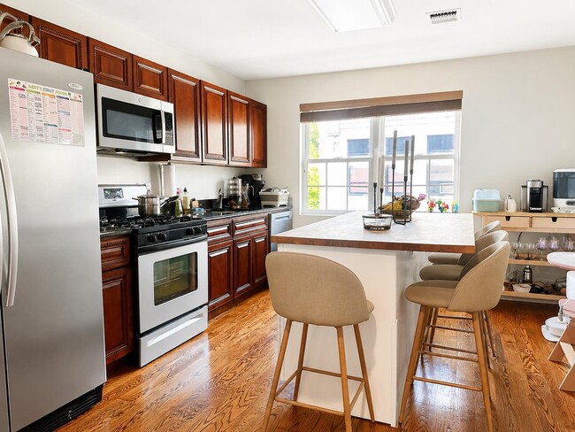 Photo - 135 38th St Unit 507