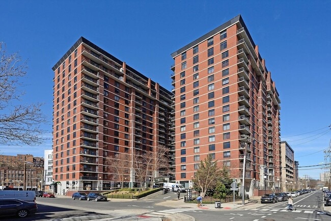 Building Photo - 700 1st St