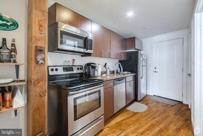 Building Photo - 4 Leverington Ave Unit 308 Rental