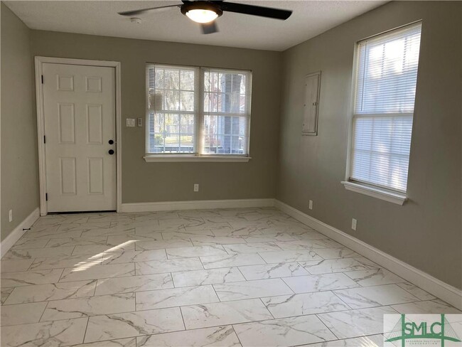 Photo - 1000 W 53rd St