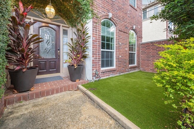 Photo - 2506 Van Buren St