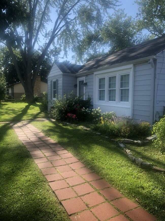 Photo - 907 W Washington Ave