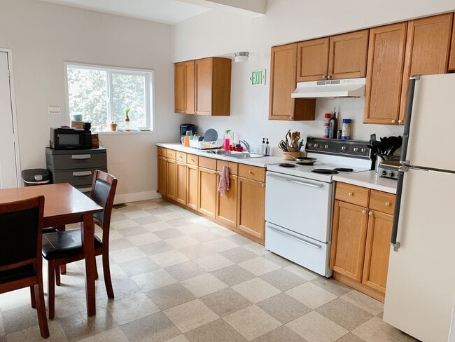 Photo - PRELEASING:  A 7+ bedroom/ 2 bath home in York Neighborhood!