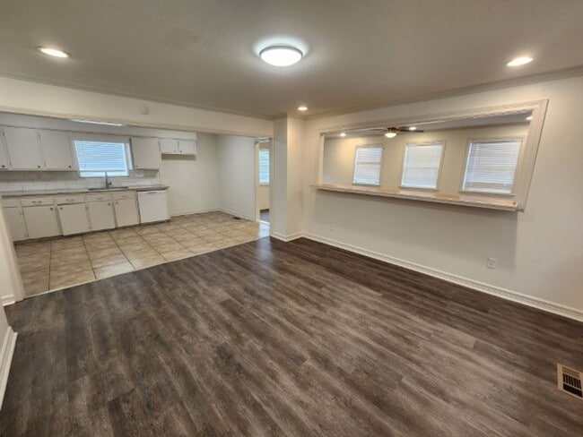 Photo - 3112 Potter St