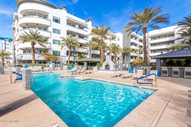 Building Photo - 945 E Playa Del Norte Dr