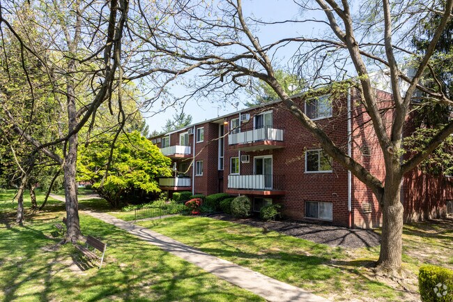 Photo - Forest Glen Condominiums
