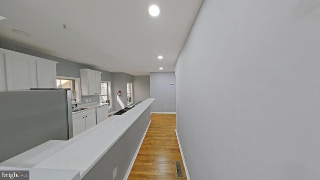 Building Photo - 1831 W Diamond St