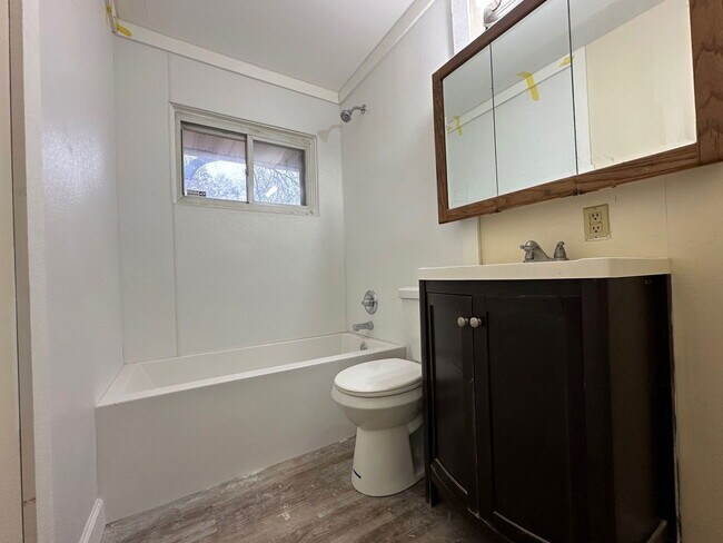 Photo - 13 W Adams Dr