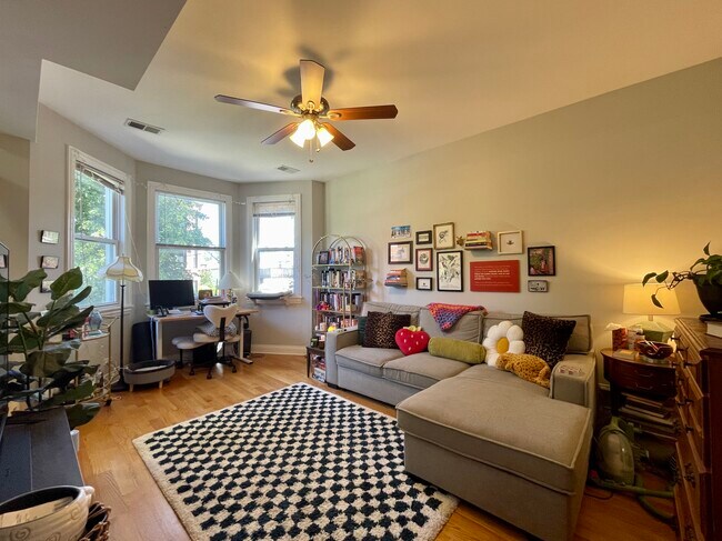 Photo - 3611 W Wolfram St Unit 2