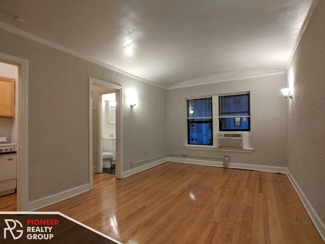 Photo - 556 W Arlington Pl