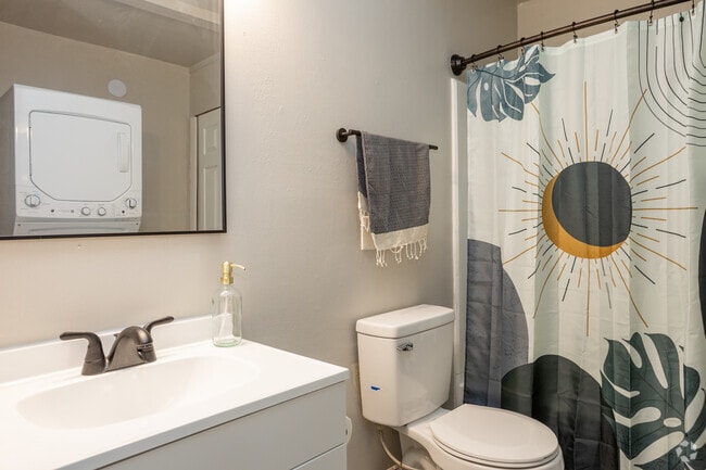 1BR, 1BA - 760SF Renovated - Bathroom