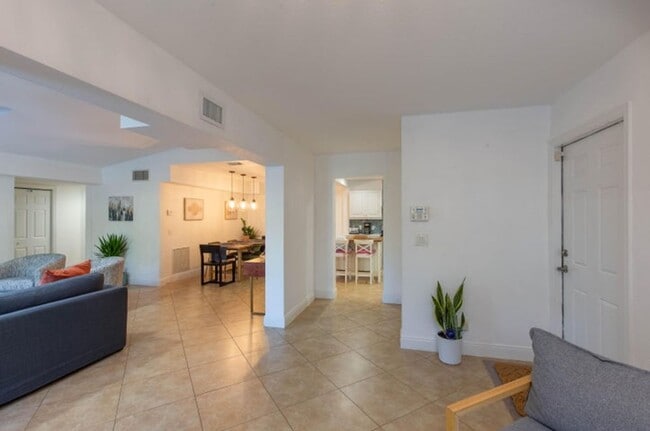 Photo - 327 Dartmouth Dr