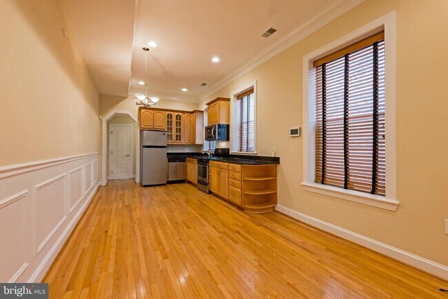Photo - 45 R St NW