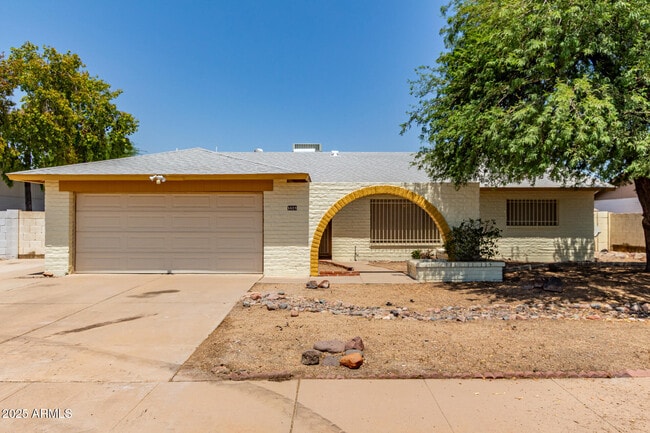Building Photo - 5528 W Calavar Rd Rental