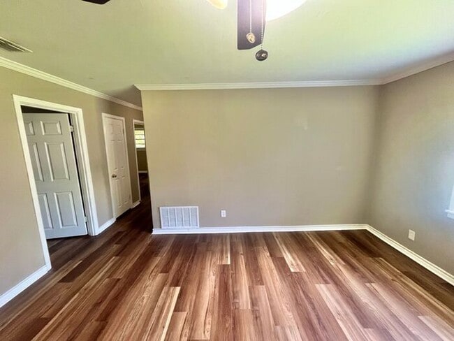 Photo - Tour Today! 3 Bedroom 2 Bath Single Family Home in Longview!