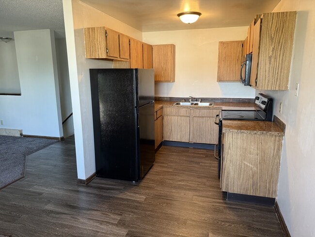 Photo - 335 Oxford Ct