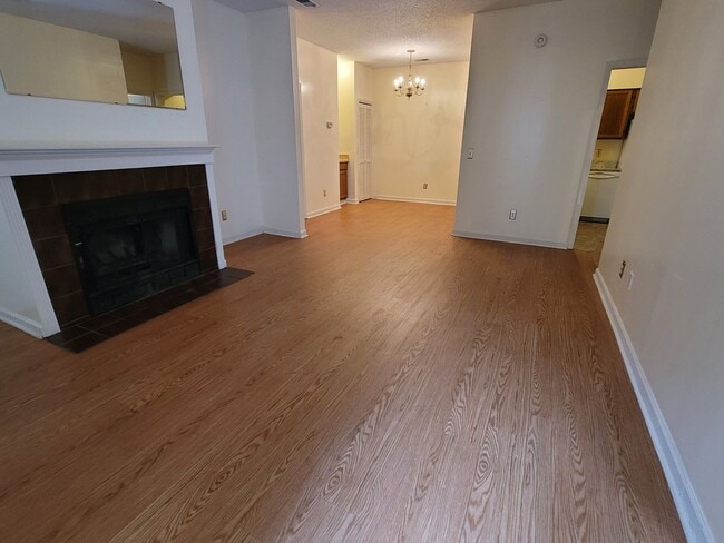 100 Brighton Hl Cir