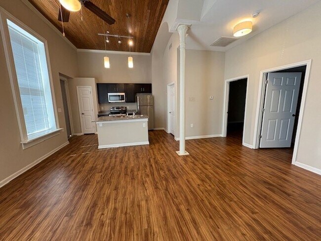 Photo - 478 Poplar St Unit 2